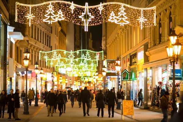 Here’s what to do when buying a house in a walkable neighborhood.